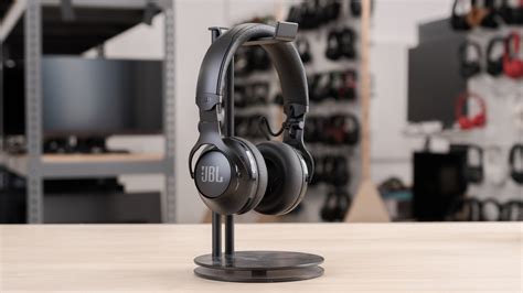 JBL CLUB 700BT Wireless Review .
